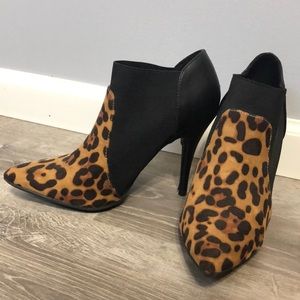 Size 8 US Anne Michelle Cheetah Print Ankle Boots